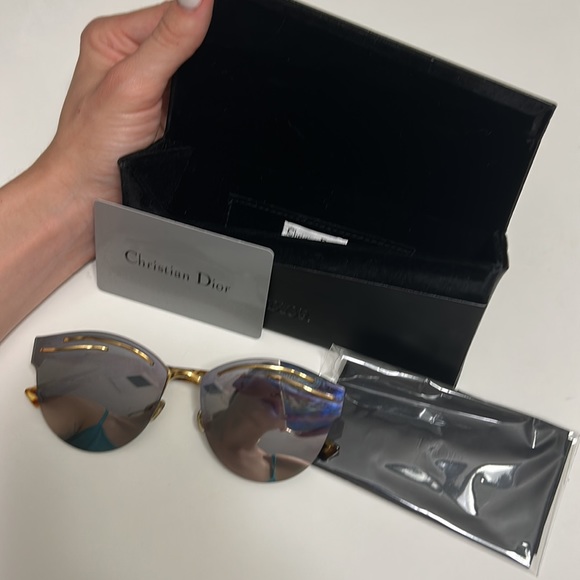 Christian Dior Sunglasses - Picture 2 of 11